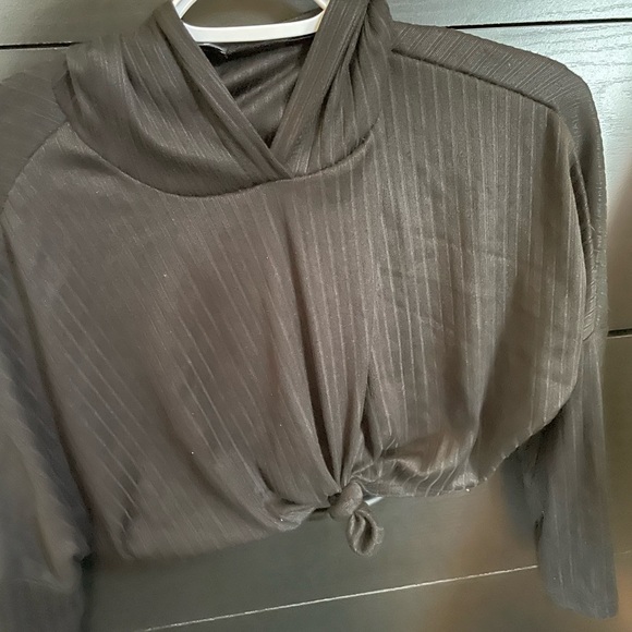 All black tied crop hoodie - Picture 1 of 1